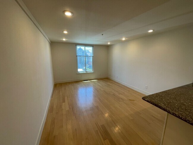 Building Photo - 1670 Kirkwood Ave