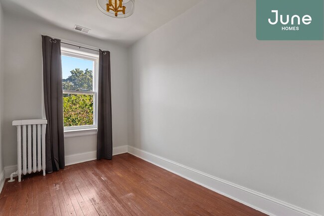 Primary Photo - Full room in 4-bed/2.0-bath Home