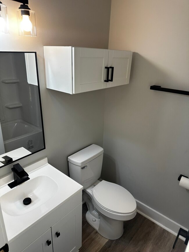 Building Photo - 2506 Halls Hill Pike