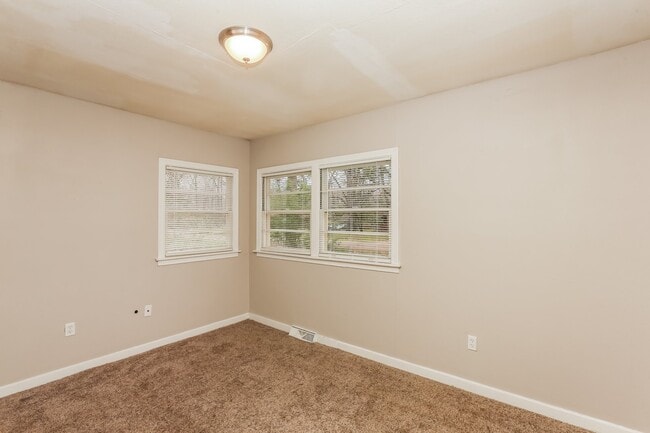 Building Photo - 3644 Meadow Ln