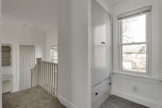 Building Photo - 2421 NW 18th St