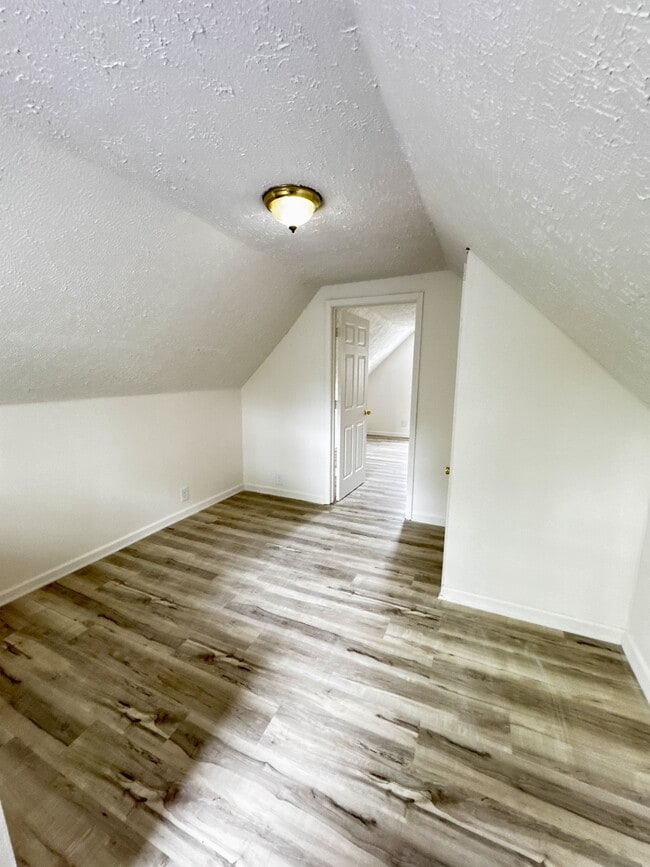 Building Photo - 907 E Taylor St