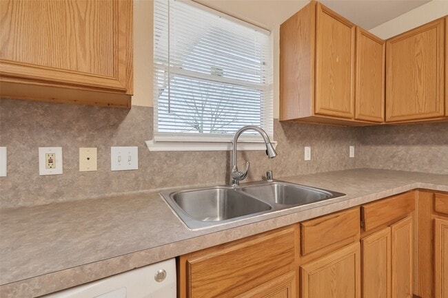 Building Photo - 13410 Blue Swallow Dr