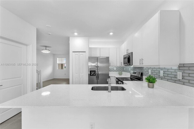 Building Photo - 2425 SE 28th Dr