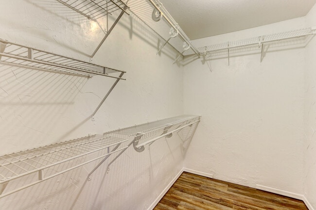 Building Photo - Cozy 1-Bedroom Condo with Modern Amenities...