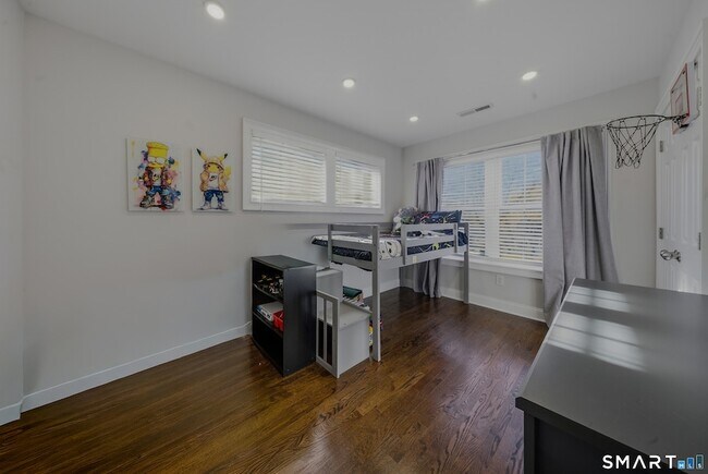 Building Photo - 145 Brentwood Ave