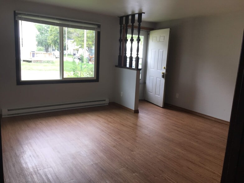 Building Photo - 803 W Van Buren St