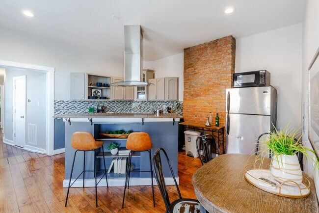 Building Photo - 1602 Mansfield St