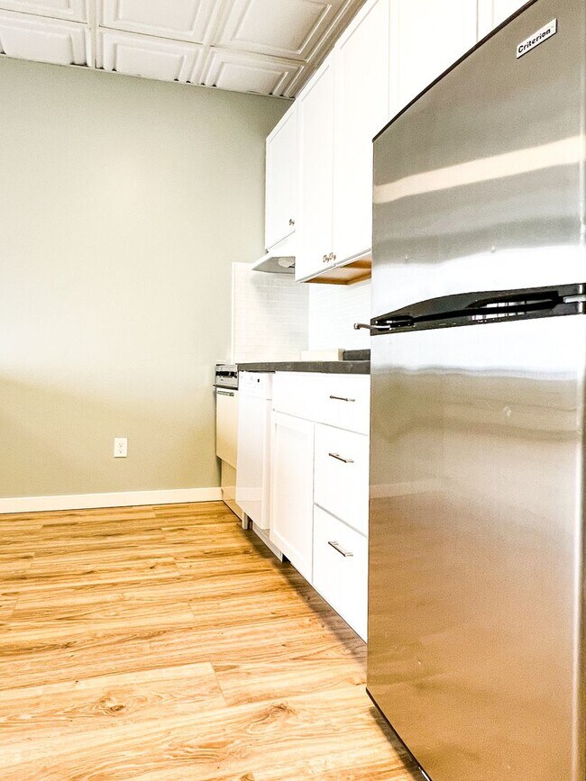 Building Photo - Discover Skyway Connected: Luxury Living in Downtown Minneapolis for $1,199/month!