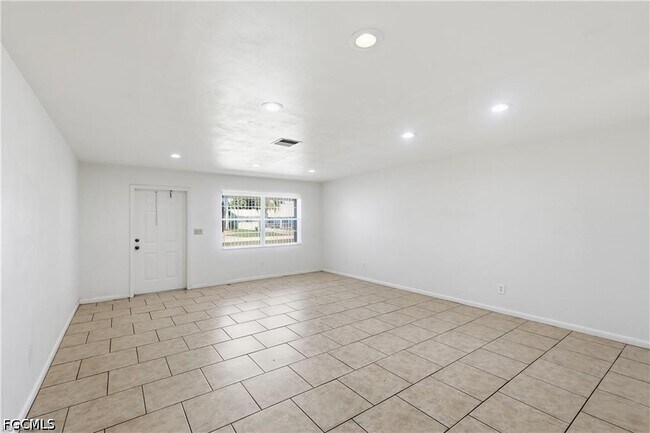 Building Photo - 4913 Viceroy St