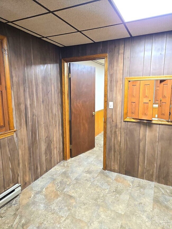 Building Photo - 203 Lincoln Way E