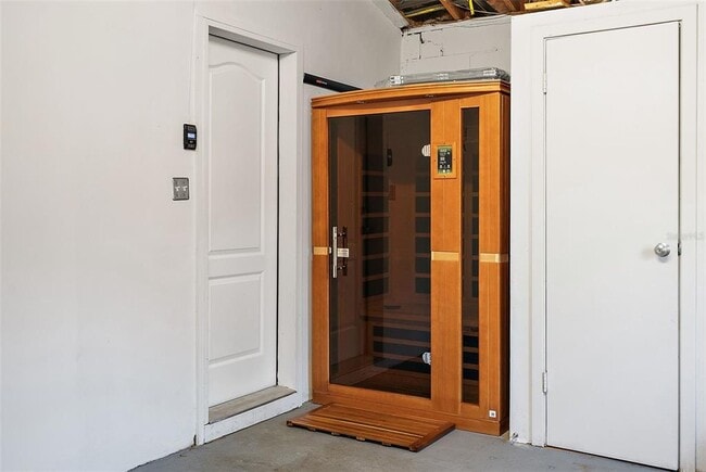 Building Photo - 5080 Oaklawn Ln