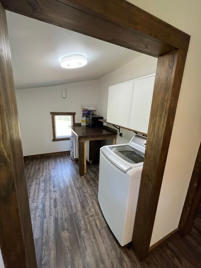 Building Photo - Charming 2 Bedroom Home Located In Holly Springs NC!!!