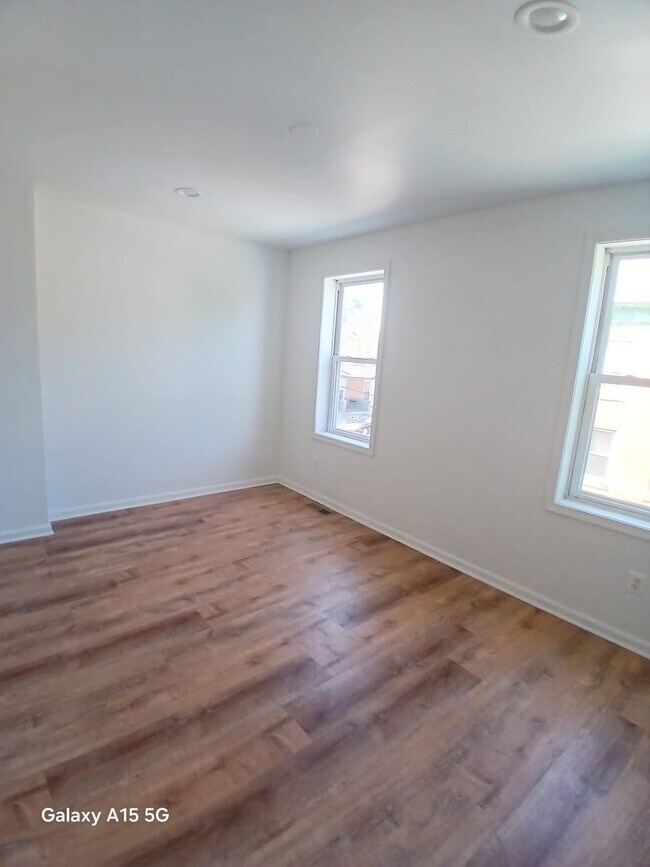 Building Photo - 50 Reger St