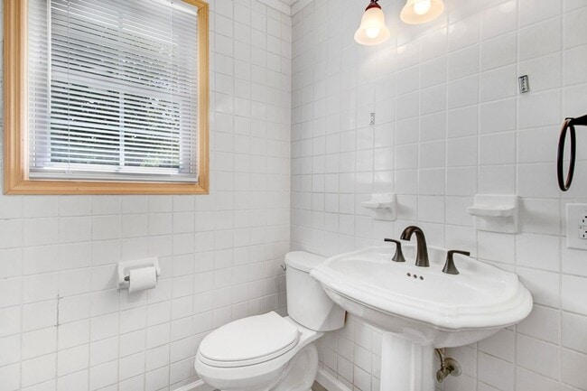 Building Photo - ADORABLE 3 BR | 1 BA HOME - 2 Car Detached...