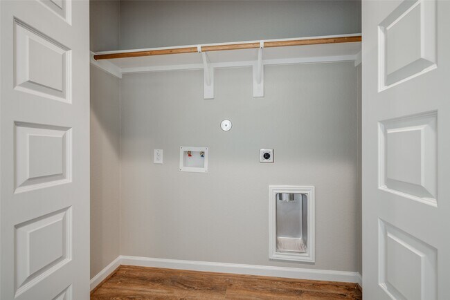 Building Photo - 107 Pk Pl Cir