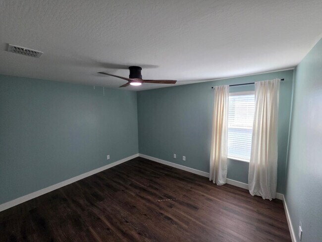 Building Photo - 2756 E Hickory St