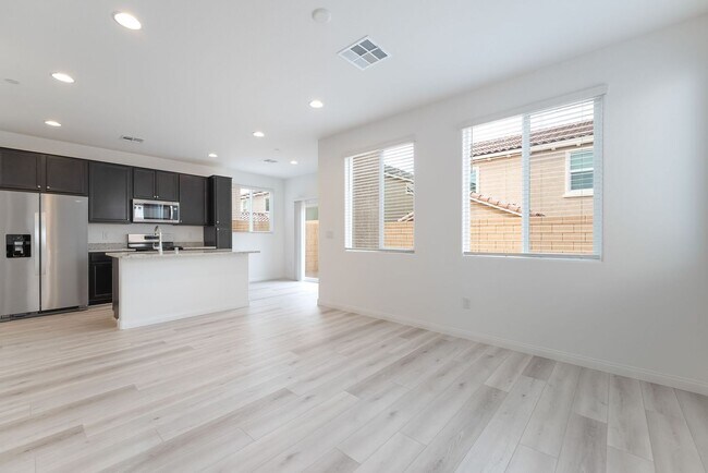 Building Photo - Goregous Brand New 4 Bedroom For Lease!