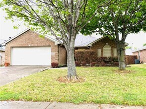Building Photo - 913 Tourmalin Dr