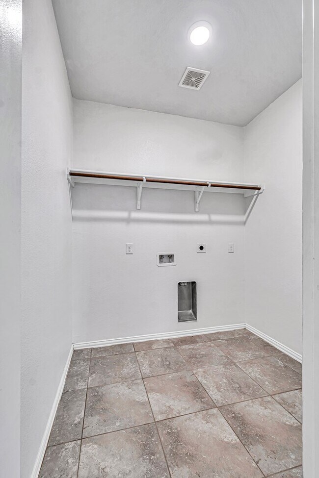Building Photo - 7017 Kate Reed Dr