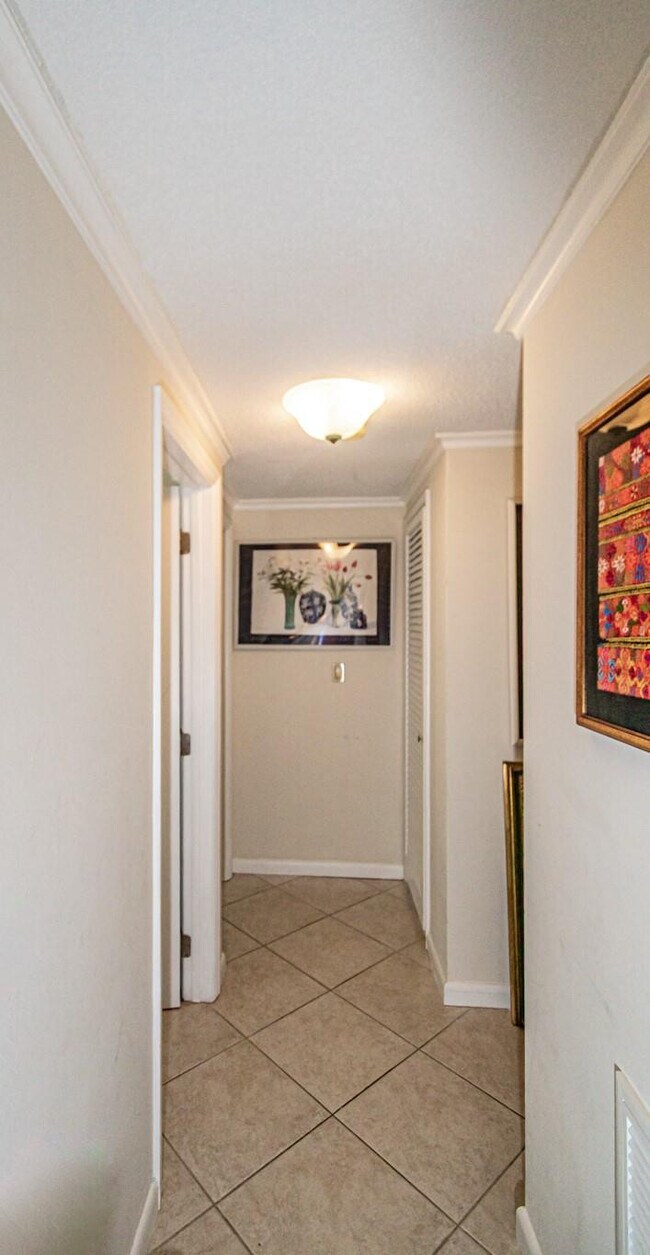 Building Photo - 3800 Galt Ocean Dr