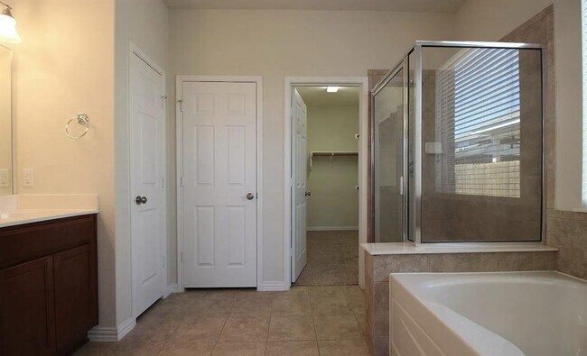 Building Photo - 3005 Angelina Ct