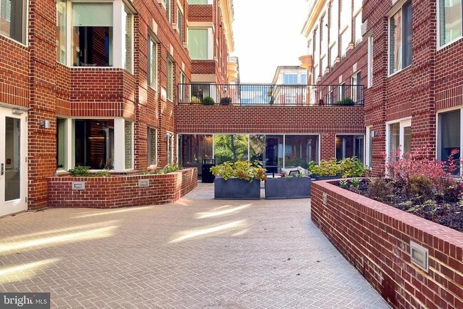 Building Photo - 635 Slaters Ln