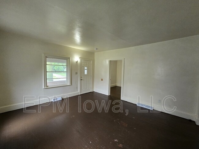 Building Photo - 820 Logan Ave