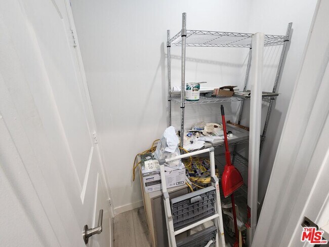 Building Photo - 11618 Balboa Blvd