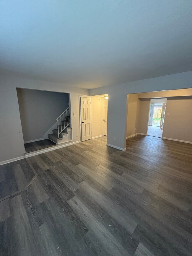 Building Photo - 813 S Grosvenor Ct