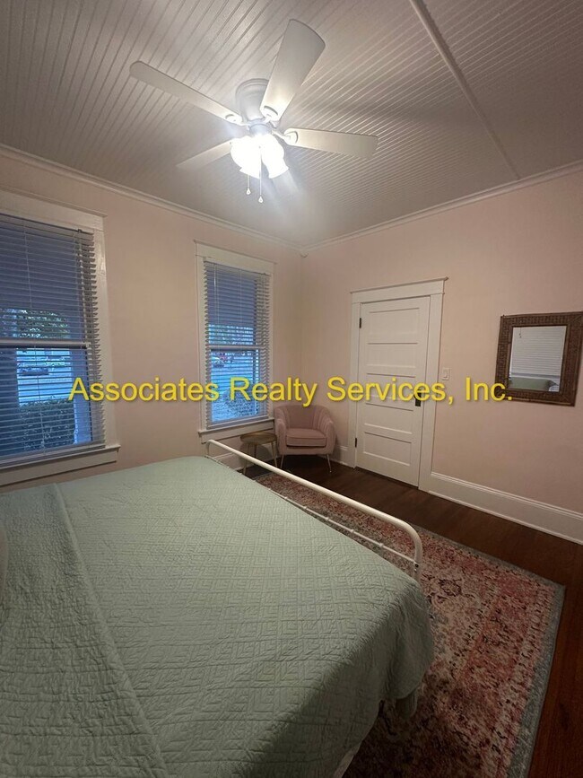 Building Photo - Totally Remodeled Vintage Home - FULLY FURNISHED!!!