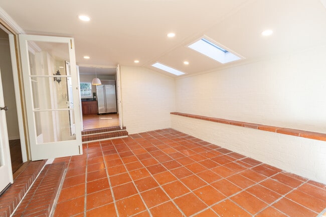 Building Photo - 1030 Ulloa St