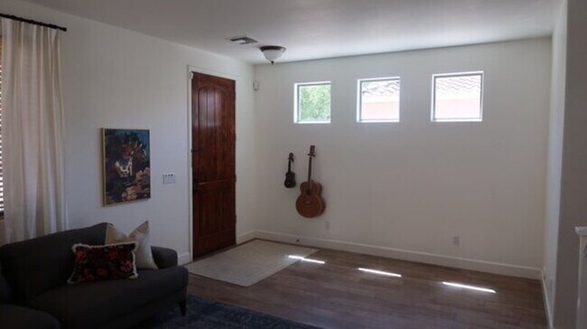 Building Photo - 3718 E Sebastian Ln