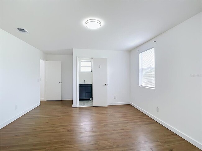 Building Photo - 3303 6th St SW