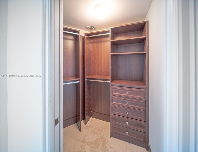 Building Photo - 20201 E Country Club Dr