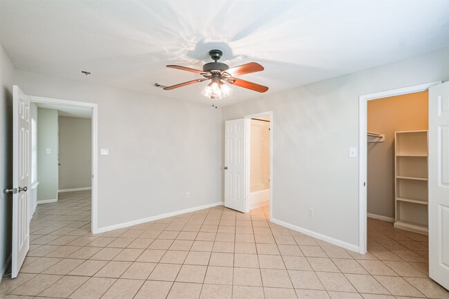 Building Photo - 16783 N Bob White Dr