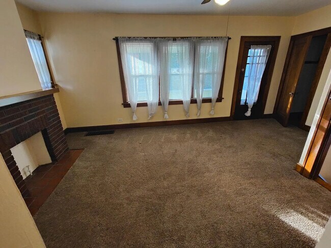 Building Photo - 3856 Martha Ave