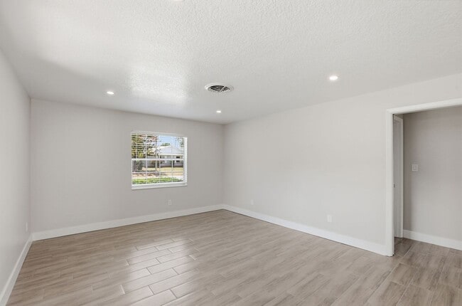 Building Photo - Remodeled SODO Home Available Now