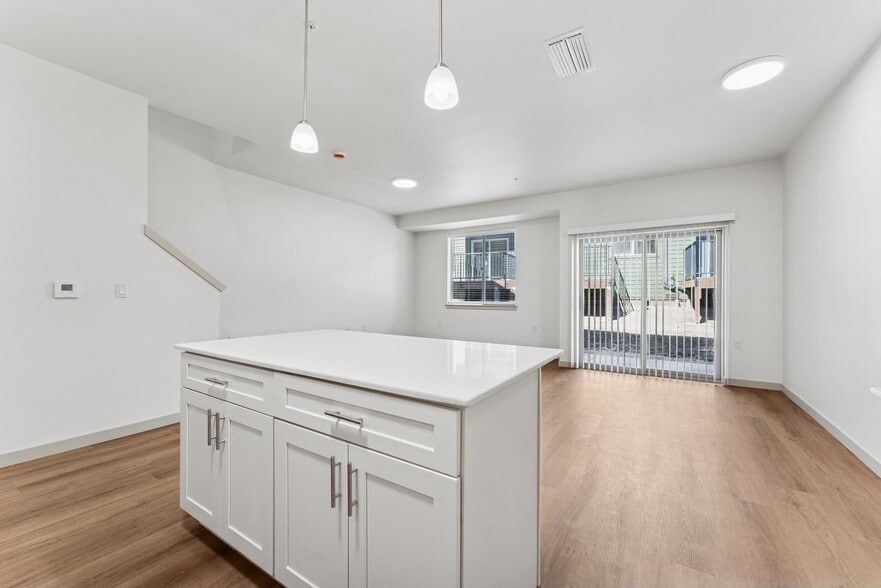Building Photo - Titan Hill Townhomes