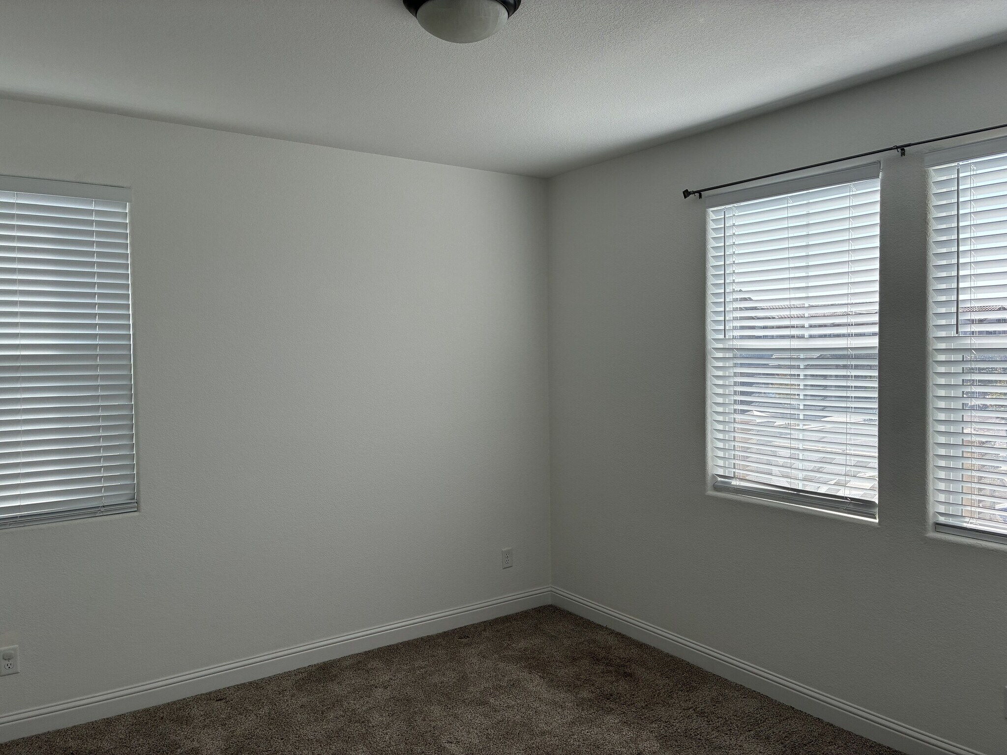 Building Photo - 1438 S Bella Vita St
