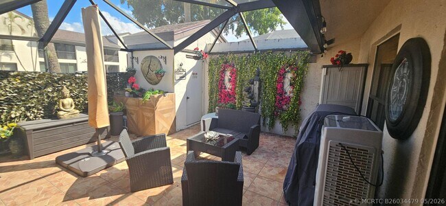 Building Photo - 2511 Carambola Cir N
