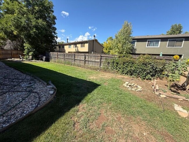 Building Photo - Move -In Incentives - Pick 1 - 2 Weeks Free, $100 Off or Flexible Lease Dates! 2 Bed, 1 Bath apar...