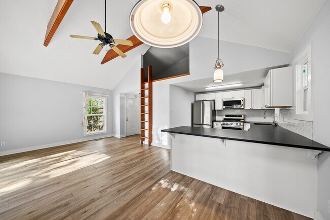 Building Photo - 900 Branch St