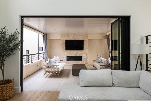 Building Photo - 422 Larkspur Ave