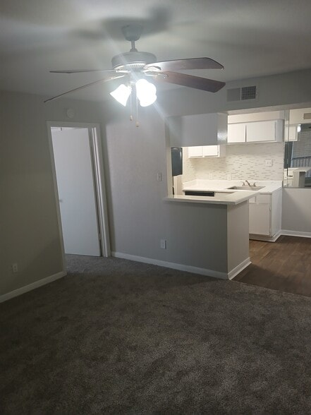 947 Sq. Ft. 2x2 Living Room and Dining - Spring Oaks Apartments
