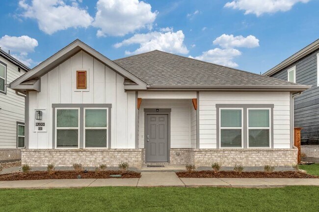 Building Photo - 151 Villas Dr