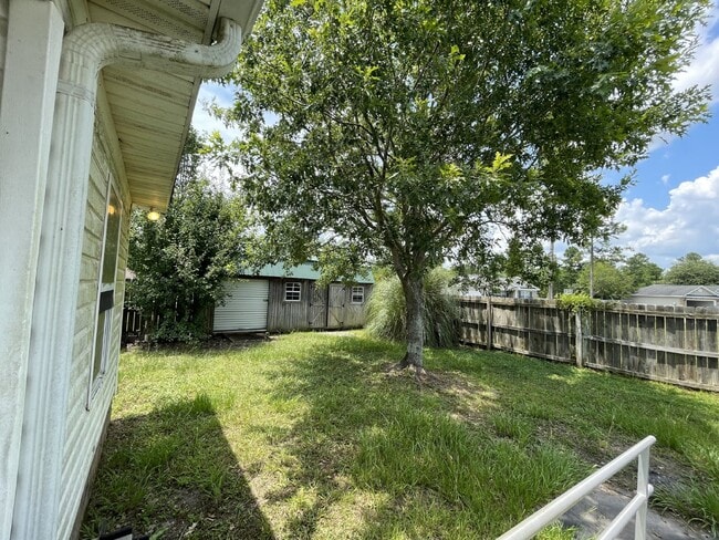 Building Photo - Home For Rent