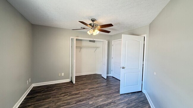 Building Photo - The Glads