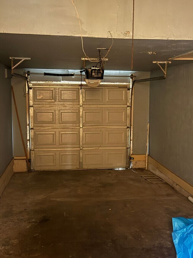 Building Photo - 4312 NW Santa Fe Ave