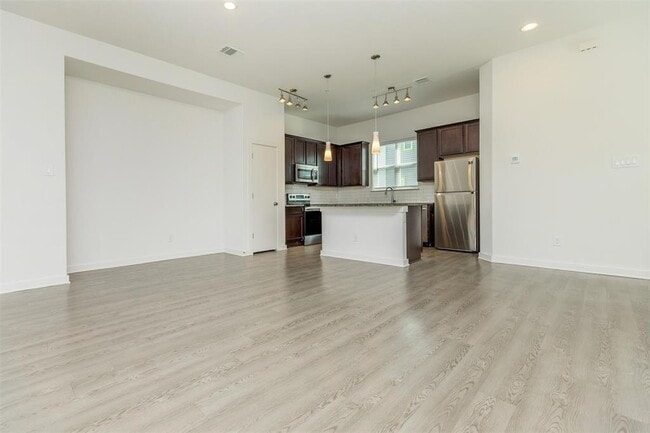 Building Photo - 712 Enchantment Trl